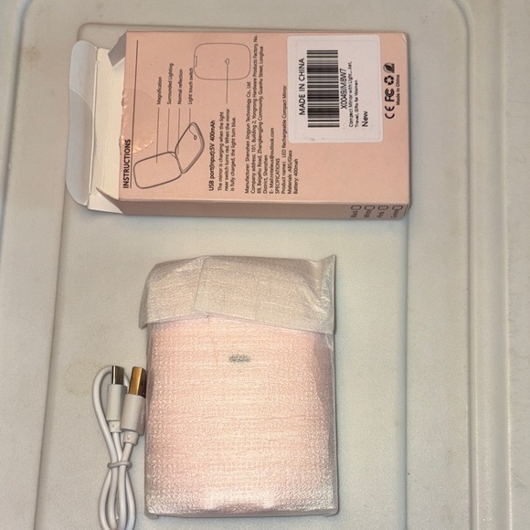 🆕 LED Compact Mirror with Floral Design - Picture 2 of 10